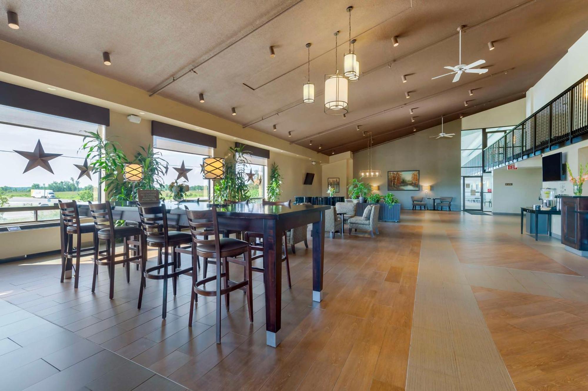 彭布罗克贝斯特韦斯特会议中心酒店 外观 照片